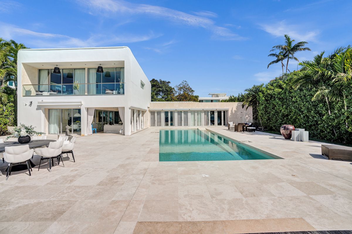 This Modern Oasis In Key Biscayne Has 100 Feet Of Water Frontage And Unobstructed Views 0832