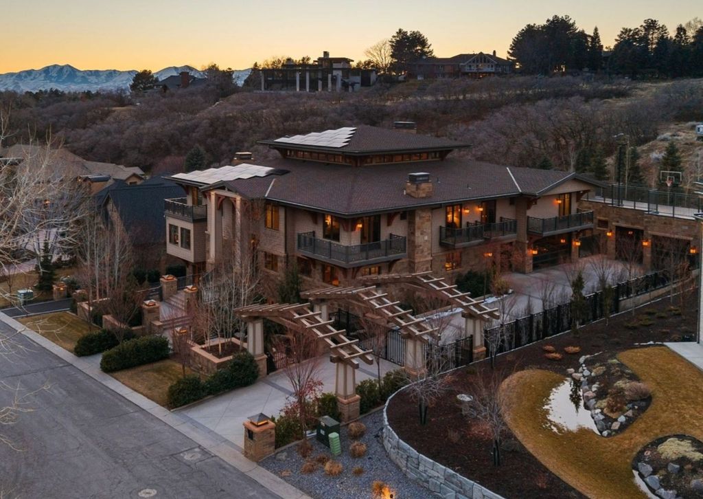 Go Inside This Frank Lloyd Wright-Inspired Gem Near Salt Lake City With  a Plush Walk-Out Lower Level Level 