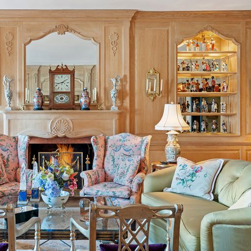 BLOG_05_229ELakeShoreDr_Apt6W_165_LivingRoom_HiRes.jpg